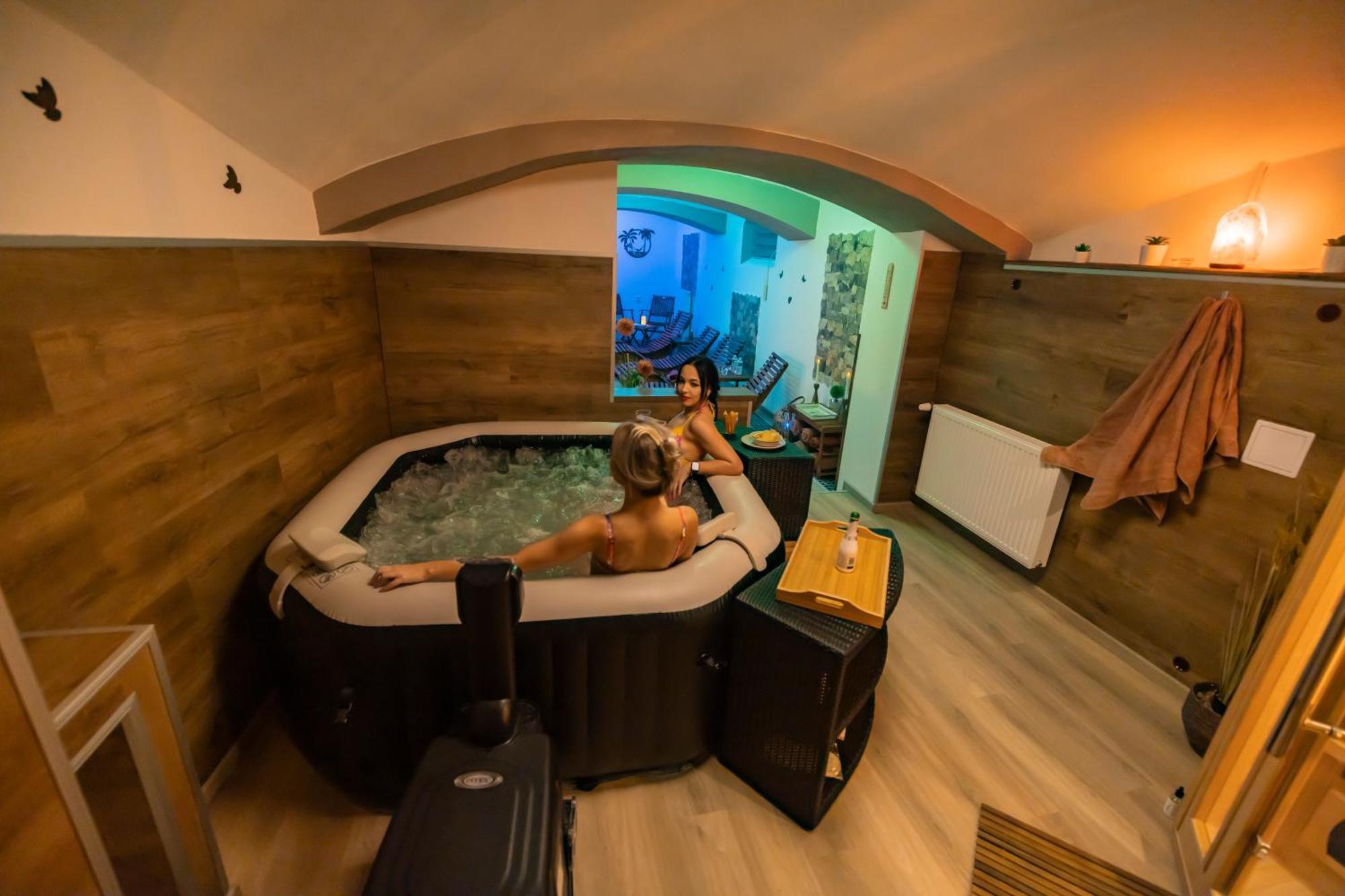 Apartmany Nezarka A Privatni Wellness Jindřichův Hradec Extérieur photo